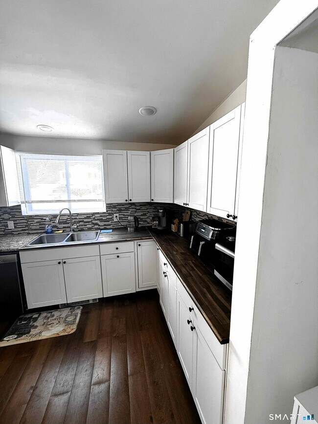 Building Photo - 541 Park Ave