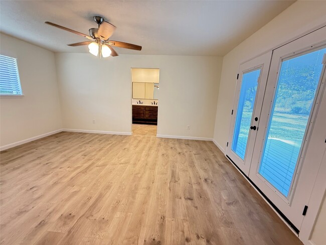 Building Photo - 15714 Torry Pines Rd