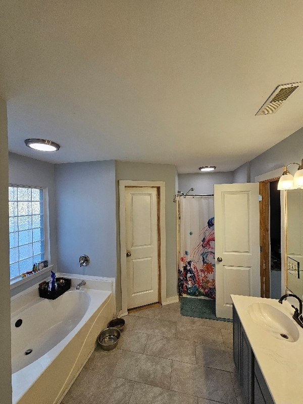 Building Photo - 2104 Razorback Ln