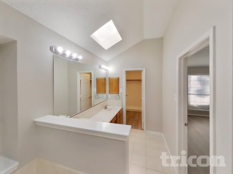 Building Photo - 1624 Bent Brook Dr