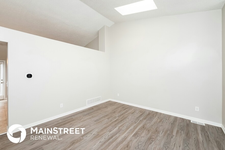 Building Photo - 18557 E Hamilton Dr