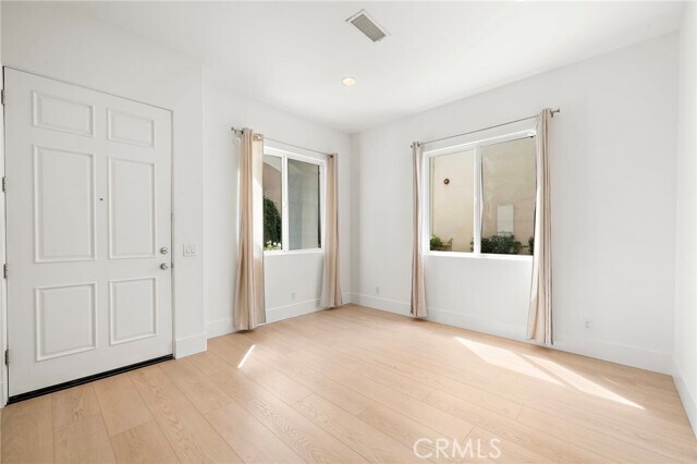 Building Photo - 265 Mesa Dr