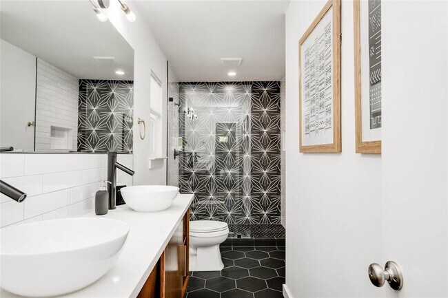 Building Photo - 2516 Friar Tuck Ln