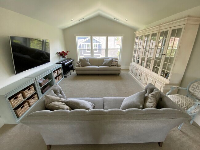 Building Photo - 530 Craftsman Way