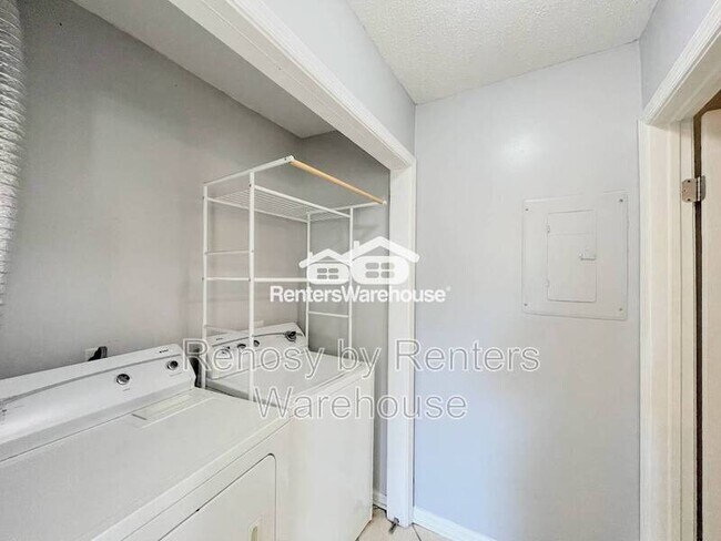 Building Photo - 651 Ridge Cir