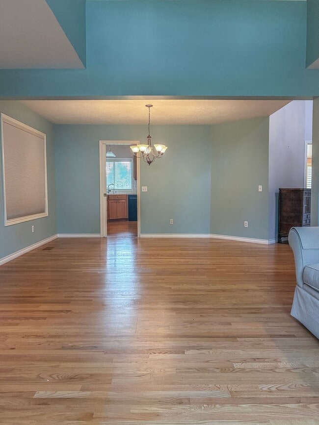 Building Photo - Arranmore 2 Bedroom with Den Available Now !