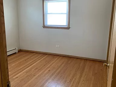 Building Photo - 5838 W Montrose Ave