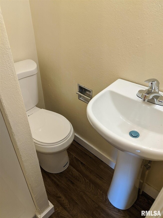 Building Photo - 2703 Pine St