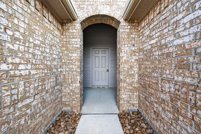Building Photo - 40320 Hilltop Pr Dr