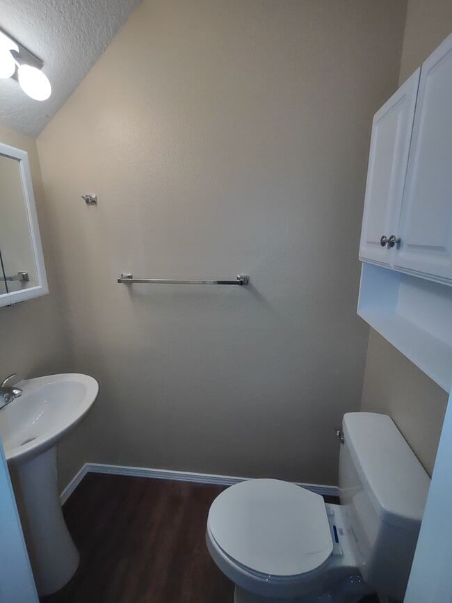 Building Photo - Townhome with a Great Location (Magnolia)