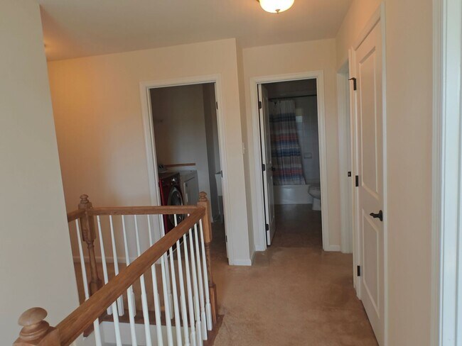 Building Photo - Large 4 bedroom home with recreational roo...