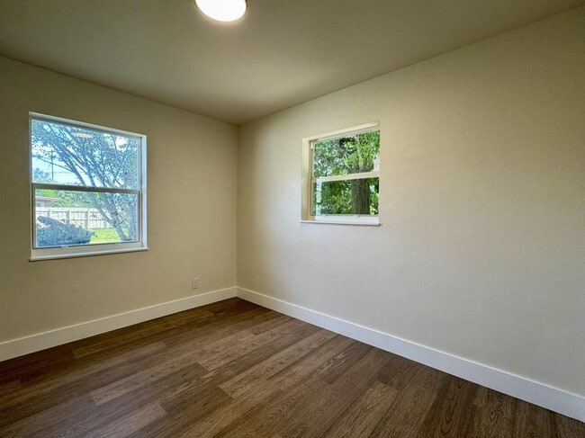 Building Photo - 1218 NW 13th Ct