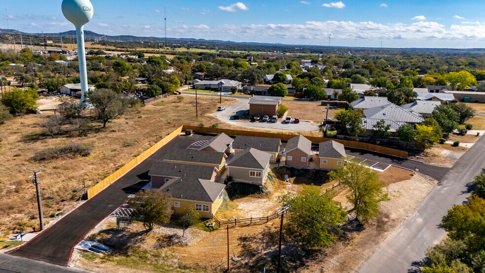 Building Photo - 705 Fifth St