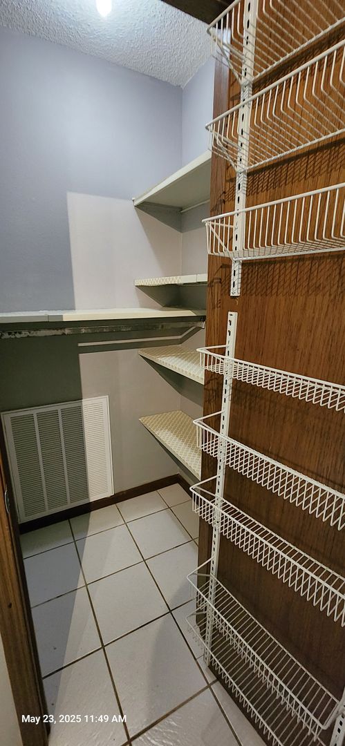 Building Photo - You'll love this 2BR + bsmt bonus rooms ra...