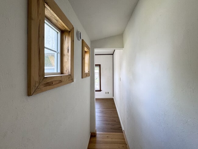 Building Photo - 310 1/2 East 31st Avenue