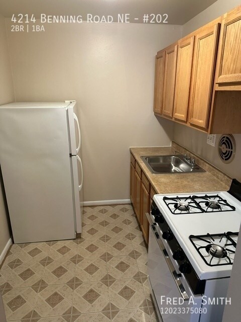 Building Photo - Two-Bedroom Apartment - Benning Terrace Ap...
