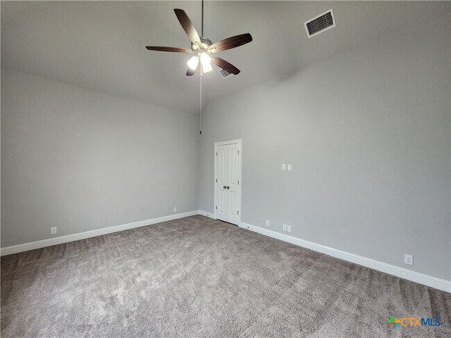Building Photo - 1113 Carriage Loop