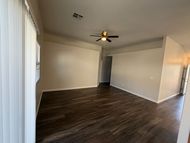 Building Photo - 3 bedroom single story home with no HOA