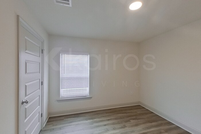 Building Photo - 8134 Hendrick Dr