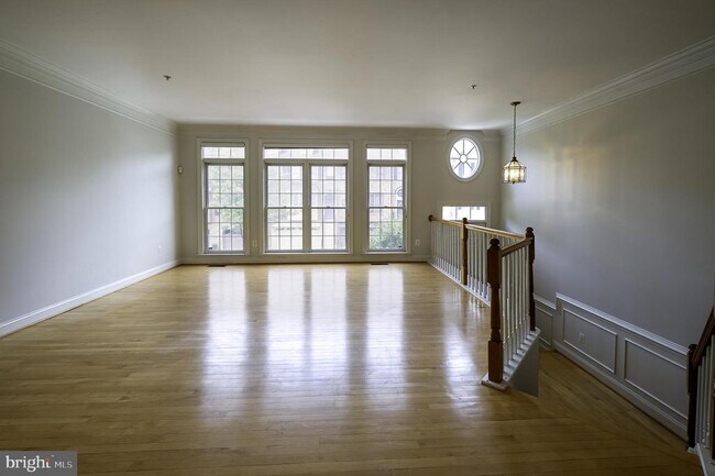Building Photo - 1156 Regal Oak Dr