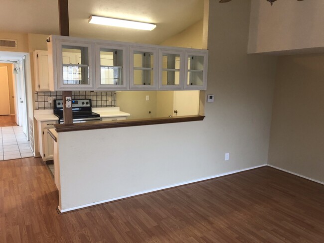 Building Photo - Half Duplex in The Colony!!