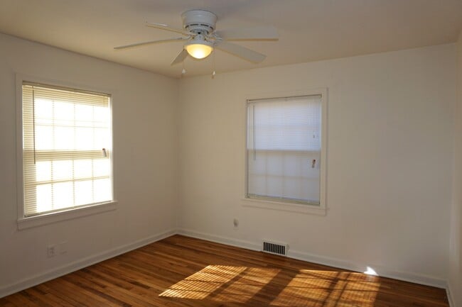 Building Photo - Beautiful home near College Hill!