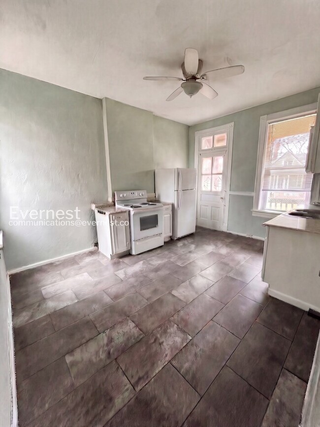 Building Photo - 2 Bed/1 Bath Unit 2F in St. Louis / Vouchers Accepted / Available Now!