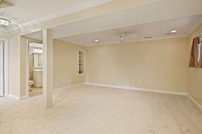 Building Photo - 948 Ficklen Rd