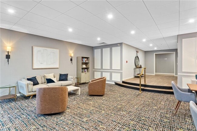 Building Photo - 30 Argyle Ave