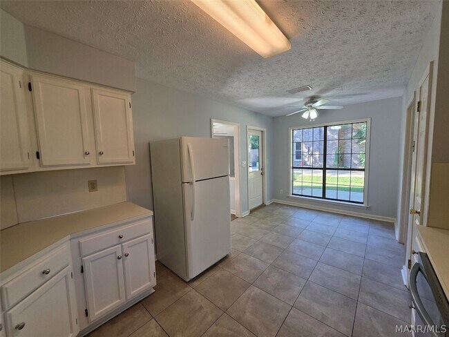 Building Photo - 6225 Whitewater Ct