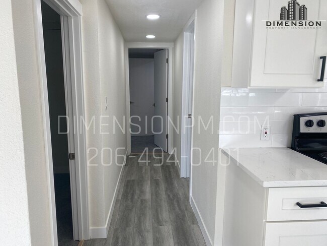 Building Photo - 1310 Poindexter Ave W