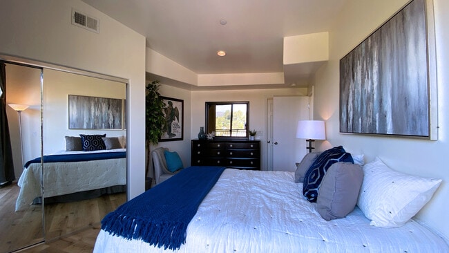 Building Photo - 1614 Pleasant Way