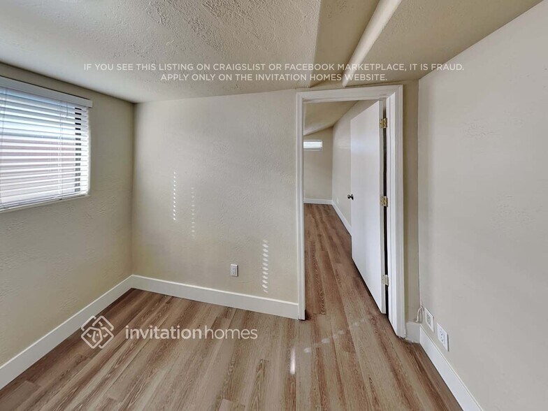 Building Photo - 2627 N 70th Pl