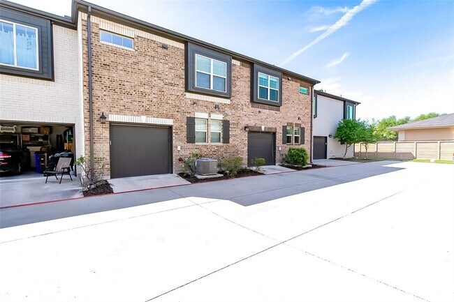 Building Photo - 7220 Wyoming Springs Dr