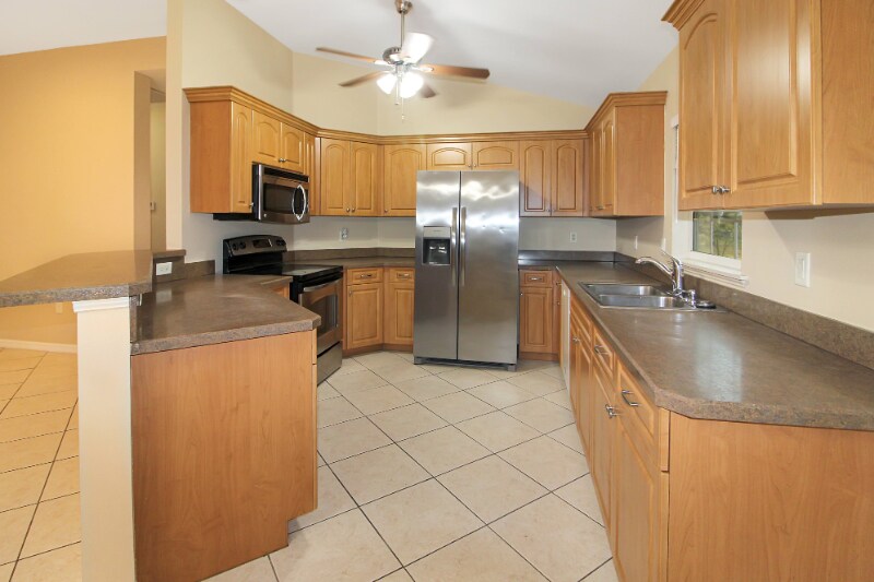 Building Photo - 3265 W Price Blvd