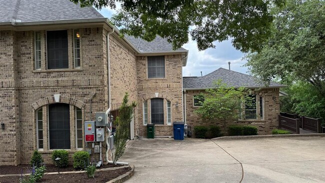 Building Photo - 9604 Crenata Cove