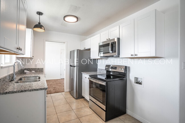 Building Photo - 2051 S State St