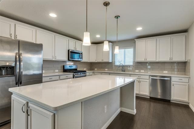 Building Photo - 7608 Parade Dr