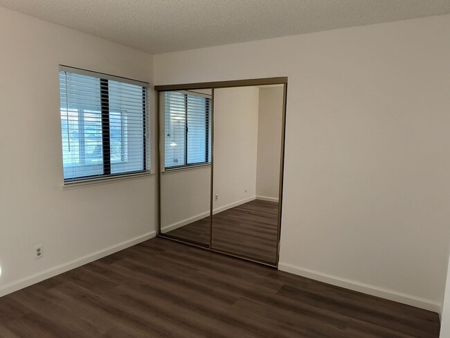 Building Photo - Beautifully updated and Move In Ready!