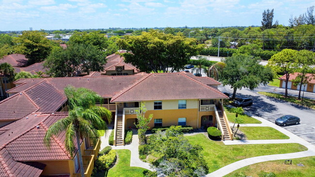 Building Photo - 4847 Via Palm Lakes