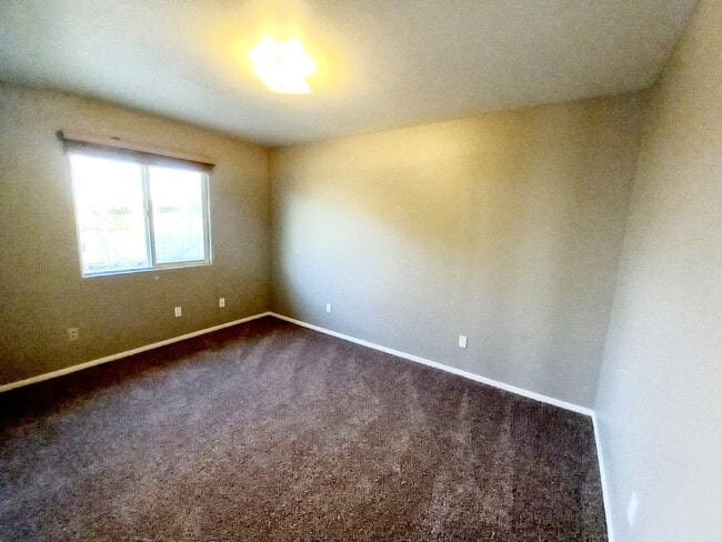 Building Photo - Spacious 3 bedroom, 2 bath with bonus room in Indian Cove