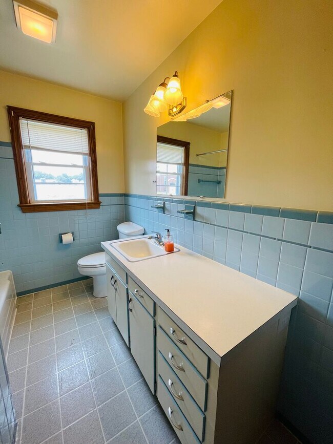 Building Photo - Home for Rent in Dayton