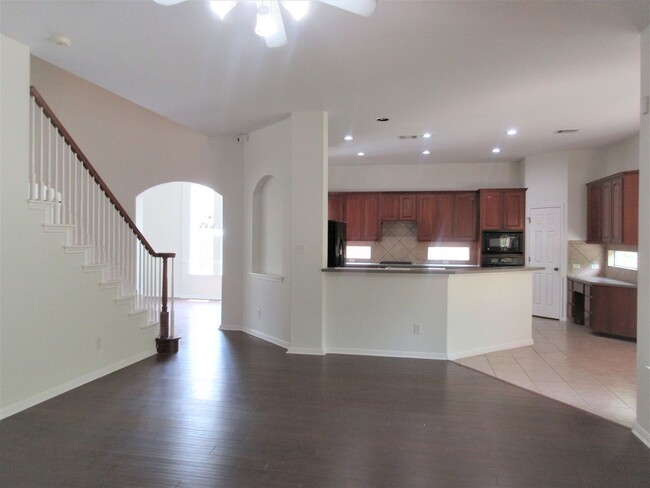 Building Photo - Large 4-bedroom with Office in the Estates...