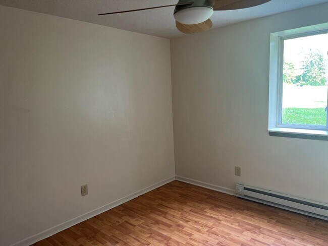 Building Photo - 4790 Sunnybrook Rd