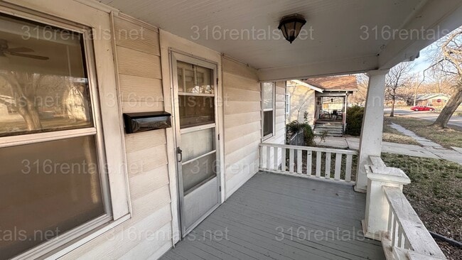Building Photo - $1175 - 3 bed 1 bath - Single Family Home
