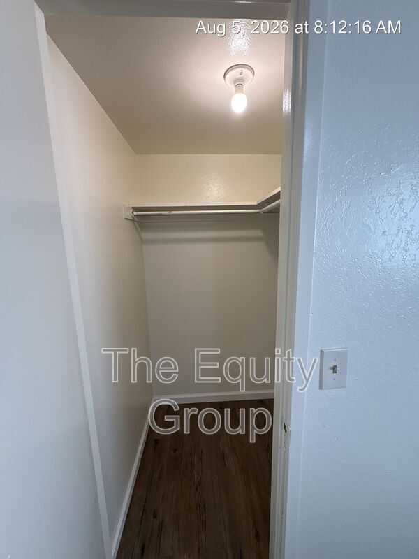 Building Photo - 726 S Locust St