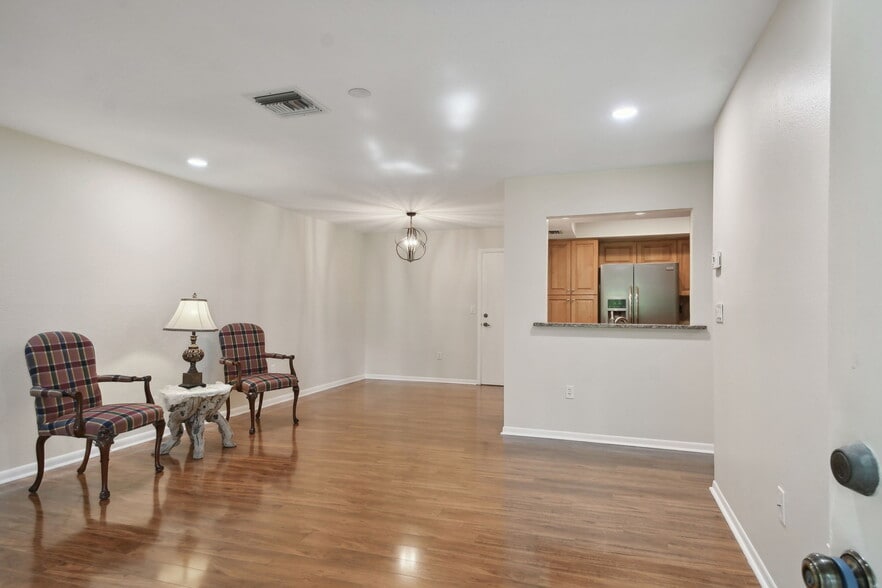 Building Photo - 251 Hidden Brook Dr