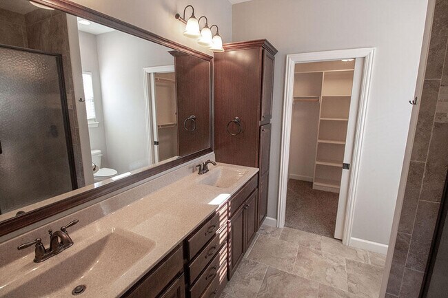Building Photo - 7407 Pemberton Dr