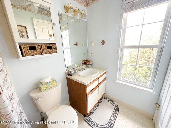 Building Photo - 2 Basset Ct