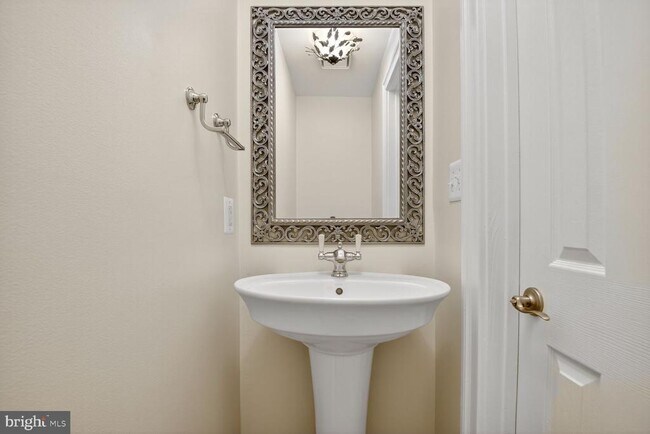 Building Photo - 11405 Summer House Ct